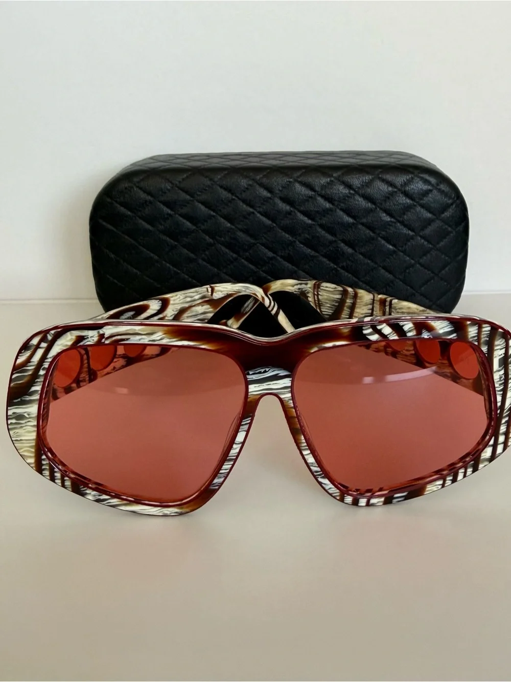 NEW!!! MO women sunglasses European brand Retail 360$